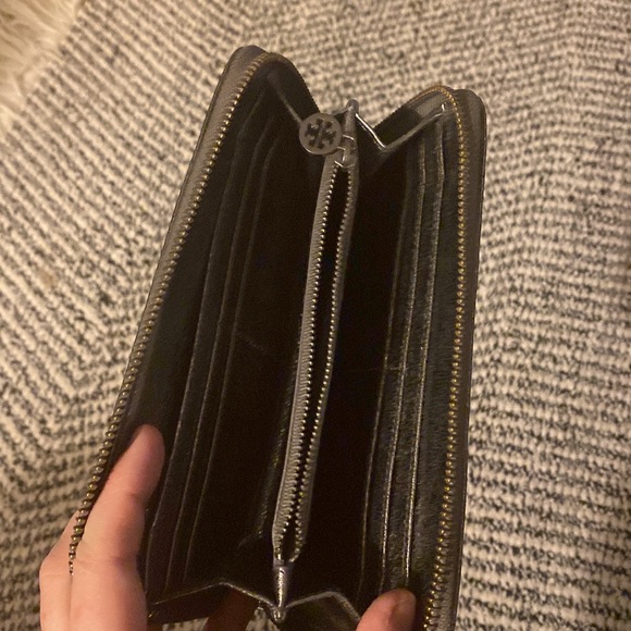 Tory Burch Wallet - Picture 4 of 6